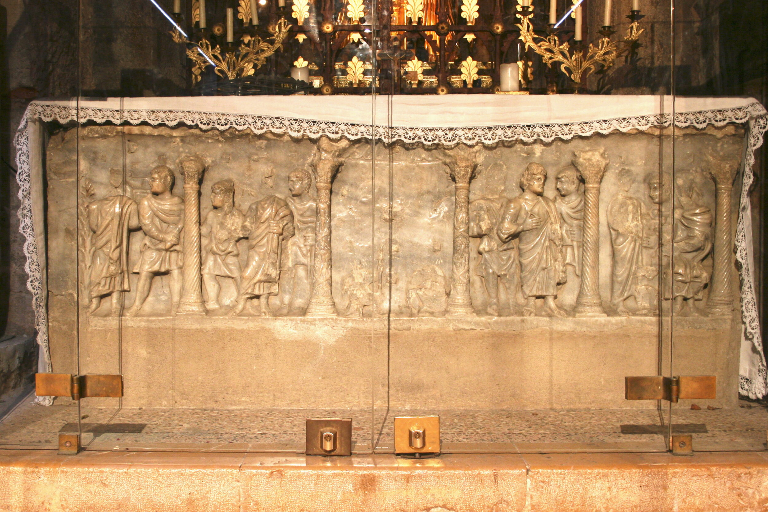 Sarcophage paléochrétien de Marie-Madeleine dans la crypte