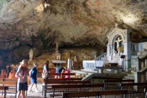 Grotte sanctuaire de Marie-Madeleine dans le massif de la Sainte-Baume