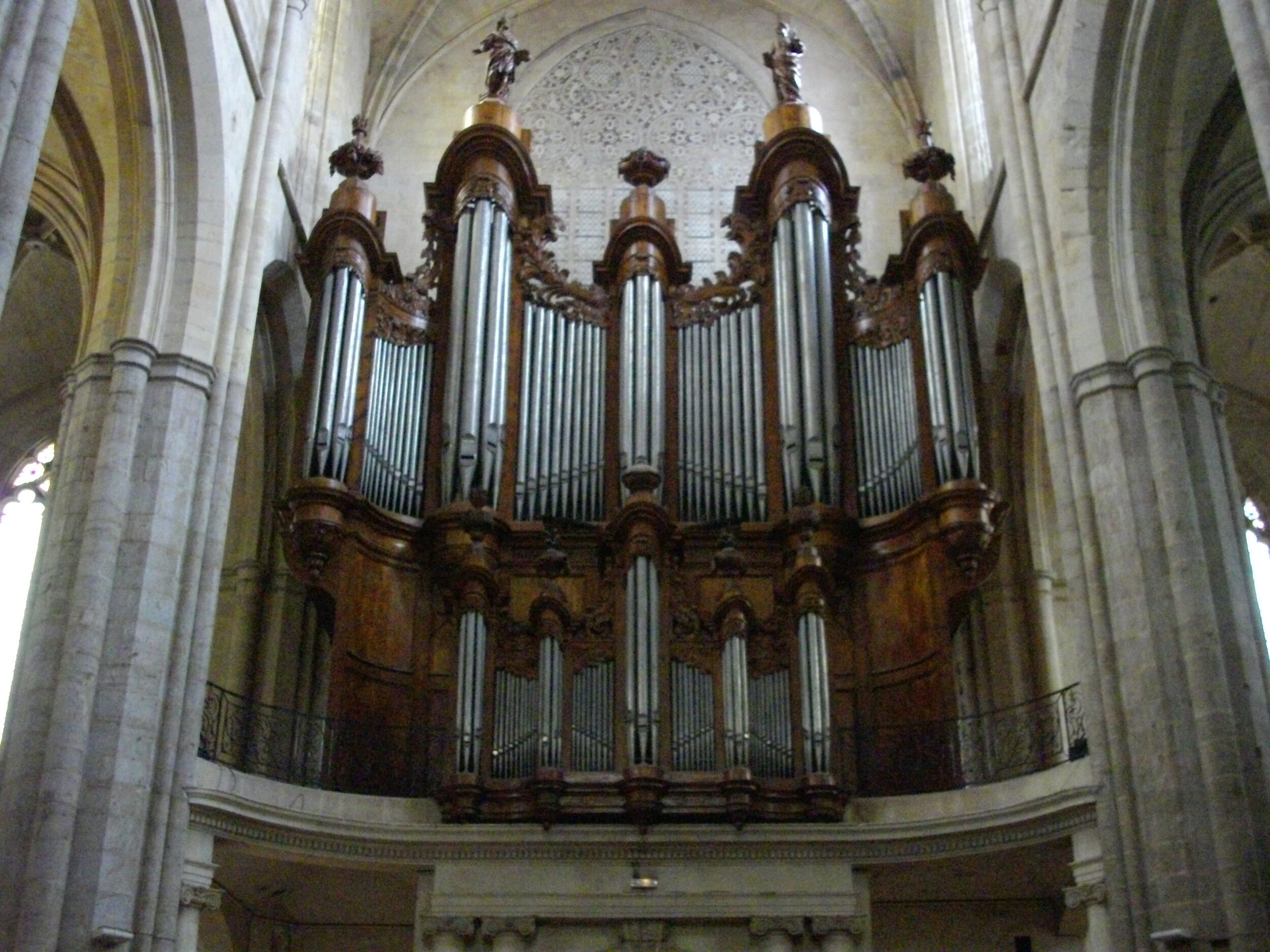 Grand orgue Isnard construit en 1774 dans la basilique de Saint-Maximin